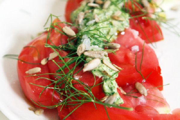 Ensalada de Tomate y Pesto