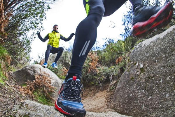 El calzado normal de atletismo suele resultar insuficiente para la montaña