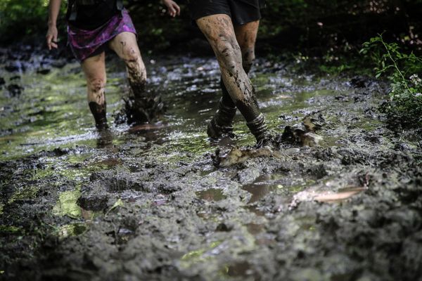 correr contra el barro