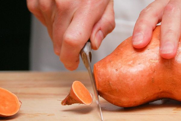 cutting sweet potato- Photo by Steve Johnson in https://www.flickr.com/photos/artbystevejohnson/5183843480 shared under a Creative Commons license