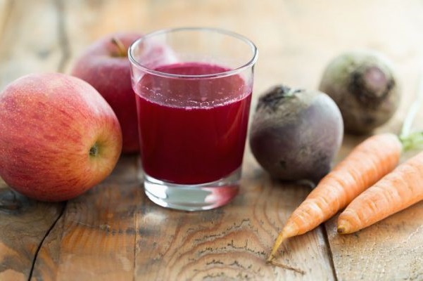 Jugo-de-manzana-zanahoria-betabel